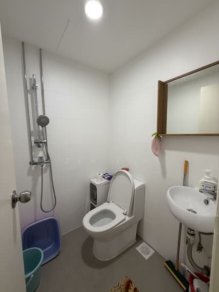 International Plaza, 10 Anson Road, 2 Bedrooms, 1,033 sqft, Apartment For Rent, by Zen Tan, 500079054 - Common Bathroom - PropertyGuru.com.sg