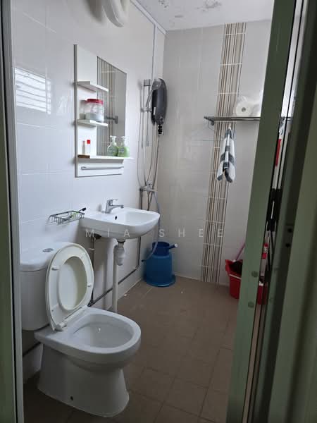 170 Bedok South Road, 170 Bedok South Road, Room Rental, 150 sqft, HDB Flat For Rent, by Mia Shee, 500079061 - Bathroom - PropertyGuru.com.sg
