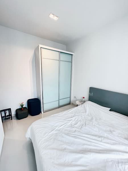 Robin Suites Apartment For Sale at S$ 1,100,000 | PropertyGuru Singapore - Bedroom