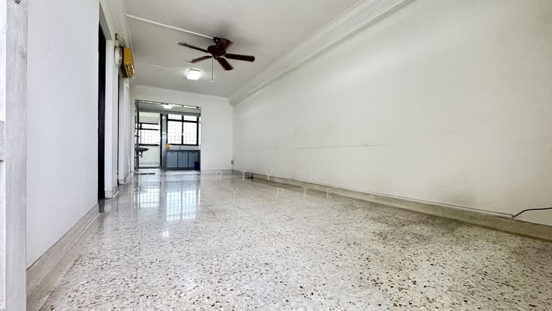 13 Lorong 7 Toa Payoh HDB Flat For Sale at S$ 320,000 | PropertyGuru Singapore - Living Room
