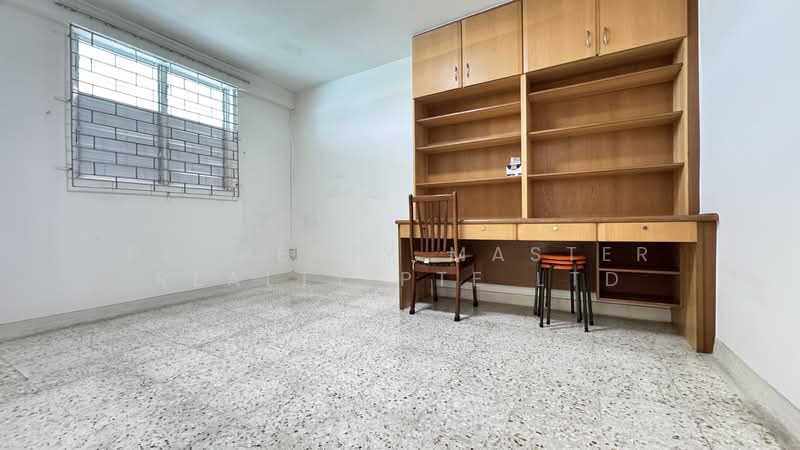 13 Lorong 7 Toa Payoh HDB Flat For Sale at S$ 320,000 | PropertyGuru Singapore - Study