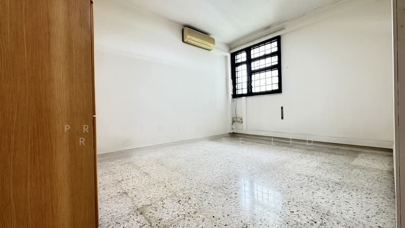 13 Lorong 7 Toa Payoh HDB Flat For Sale at S$ 320,000 | PropertyGuru Singapore - Interior