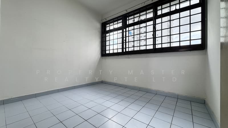 13 Lorong 7 Toa Payoh HDB Flat For Sale at S$ 320,000 | PropertyGuru Singapore - Interior
