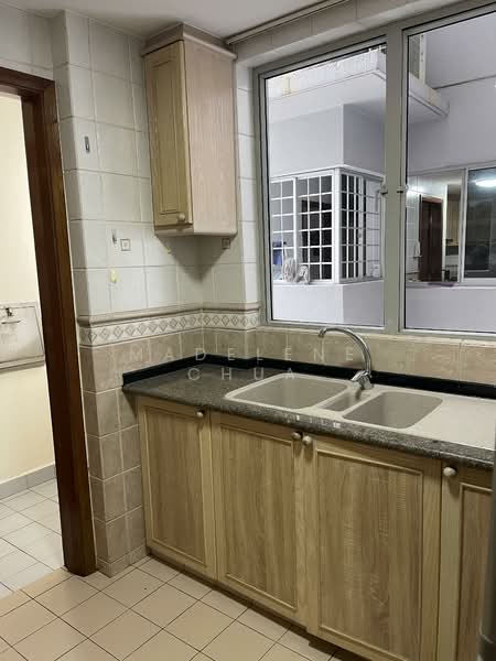 The Bayshore Condominium For Sale at S$ 1,350,000 | PropertyGuru Singapore - Kitchen