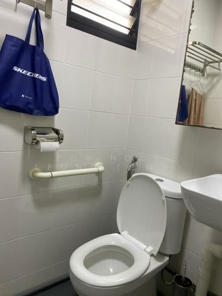 468 Ang Mo Kio Avenue 10, 468 Ang Mo Kio Avenue 10, Room Rental, 120 sqft, HDB Flat For Rent, by Poh Hock Leong (傅福良), 500079112 - Bathroom - PropertyGuru.com.sg