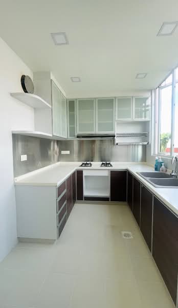 Coastarina, 510 East Coast Road, 3 Bedrooms, 1,012 sqft, Condominium For Rent, by Amy Fong, 500079113 - Kitchen - PropertyGuru.com.sg