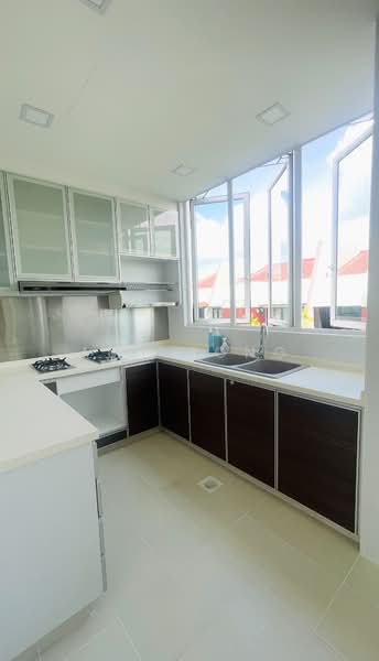 Coastarina, 510 East Coast Road, 3 Bedrooms, 1,012 sqft, Condominium For Rent, by Amy Fong, 500079113 - Modern & Well Ventilated Kitchen - PropertyGuru.com.sg