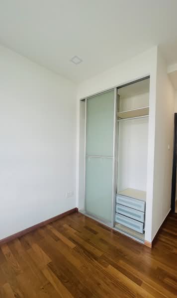 Coastarina, 510 East Coast Road, 3 Bedrooms, 1,012 sqft, Condominium For Rent, by Amy Fong, 500079113 - Common Bedroom w Wardrobe Provision - PropertyGuru.com.sg
