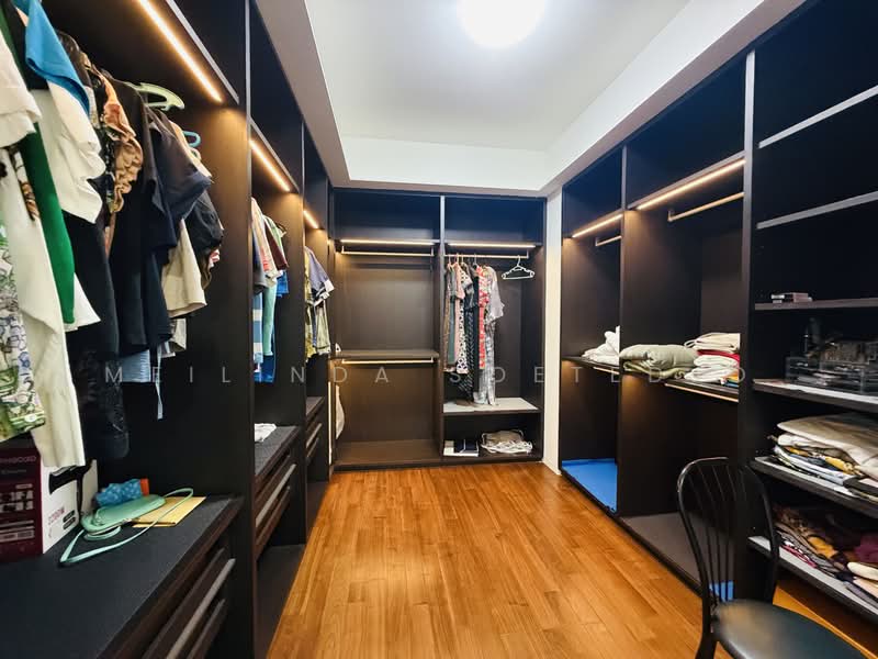 Amber Park Condominium For Sale at S$ 14,000,000 | PropertyGuru Singapore - Master walk-in wardrobe