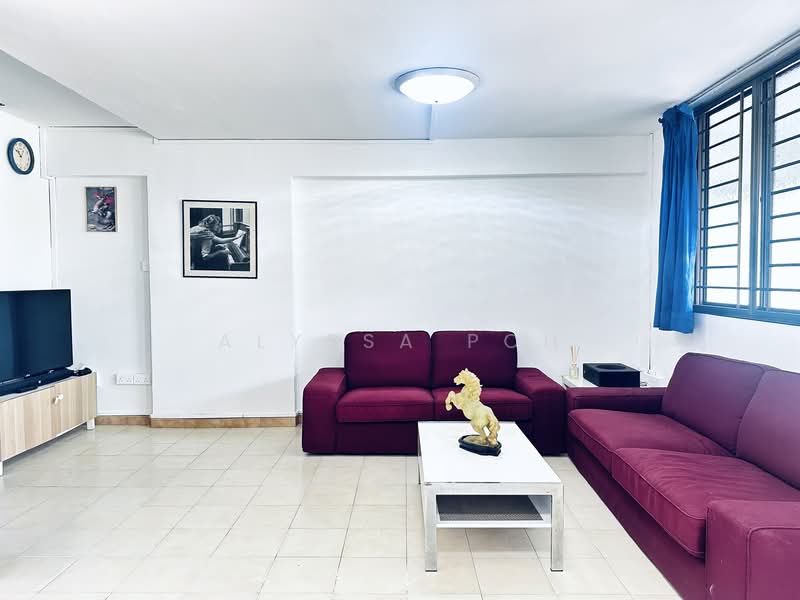 332 Serangoon Avenue 3 HDB Flat For Sale at S$ 698,000 | PropertyGuru Singapore - Living Room