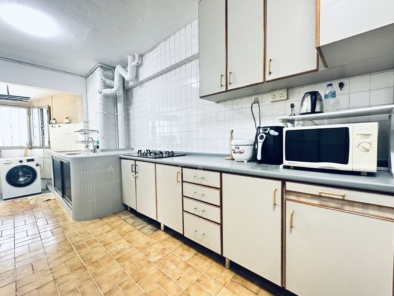 332 Serangoon Avenue 3 HDB Flat For Sale at S$ 698,000 | PropertyGuru Singapore - Kitchen
