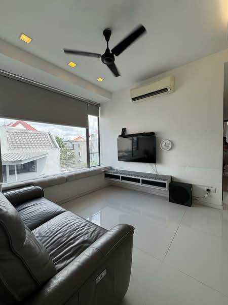 Mint Residences @ Jansen Apartment For Sale at S$ 990,000 | PropertyGuru Singapore - Living Room