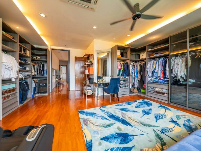 GOOD VALUE! NEW LIST! RENOVATED 2.5 STY WITH BASEMENT DETACHED @ 1KM NANYANG PRI /RAFFLES GIRLS! Detached House For Sale at S$ 14,950,000 | PropertyGuru Singapore - Master Bedroom