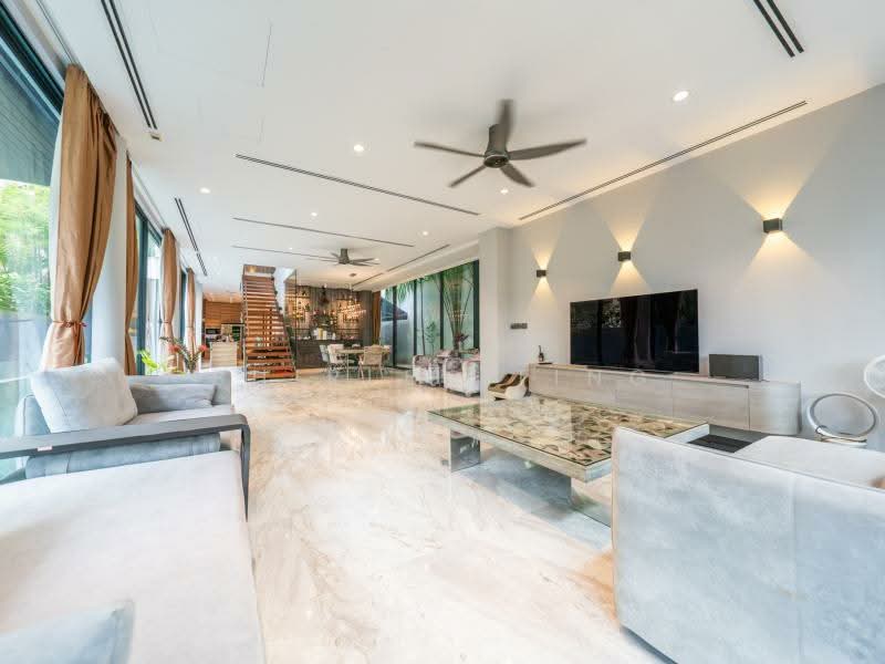 GOOD VALUE! NEW LIST! RENOVATED 2.5 STY WITH BASEMENT DETACHED @ 1KM NANYANG PRI /RAFFLES GIRLS! Detached House For Sale at S$ 14,950,000 | PropertyGuru Singapore - Living Room