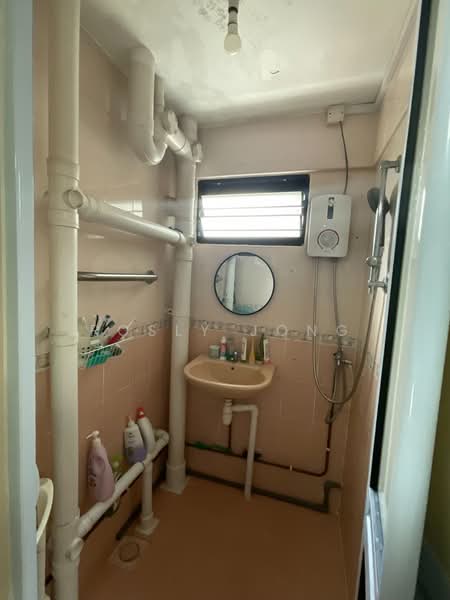 8 Bedok South Avenue 2 HDB Flat For Sale at S$ 538,888 | PropertyGuru Singapore - Bathroom