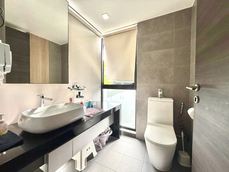 River Isles Condominium For Sale at S$ 2,200,000 | PropertyGuru Singapore - Bathroom