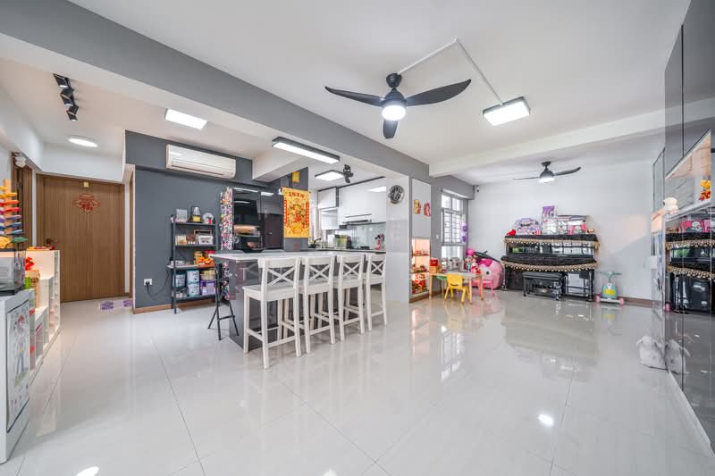 406B Northshore Drive HDB Flat For Sale at S$ 850,000 | PropertyGuru Singapore - Living Room