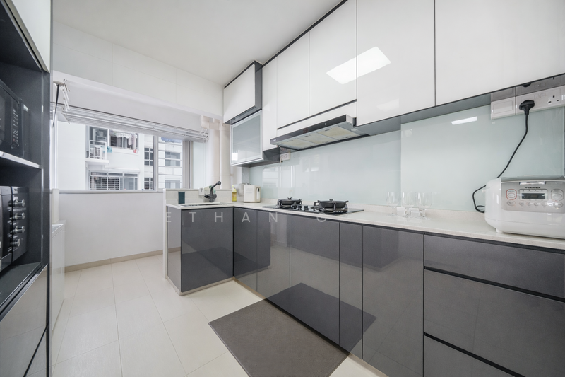 406B Northshore Drive HDB Flat For Sale at S$ 850,000 | PropertyGuru Singapore - Kitchen