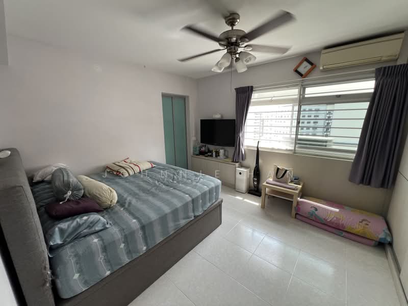 491D Tampines Street 45, 491D Tampines Street 45, 3 Bedrooms, 1,292 sqft, HDB Flat For Sale, by Johnnie Han, 500079149 - Bedroom - PropertyGuru.com.sg