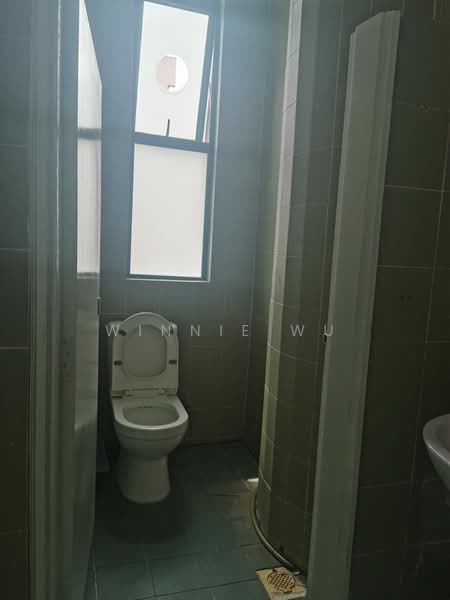 Tannery House, 37 Tannery Lane, 2,582 sqft, Light Industrial (B1) For Sale, by Winnie Wu, 500079153 - Bathroom - CommercialGuru.com.sg