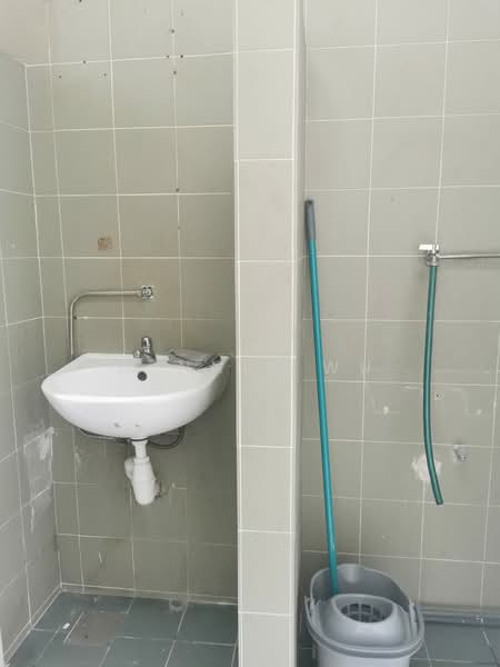 Tannery House, 37 Tannery Lane, 2,582 sqft, Light Industrial (B1) For Sale, by Winnie Wu, 500079153 - Bathroom - CommercialGuru.com.sg