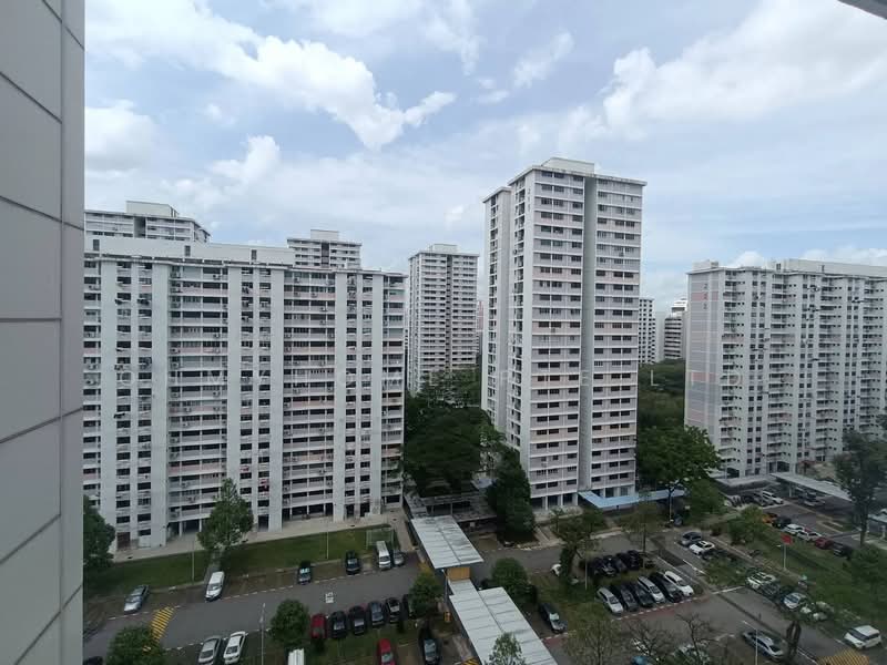 213 Lorong 8 Toa Payoh HDB Flat For Sale at S$ 500,000 | PropertyGuru Singapore - Exterior