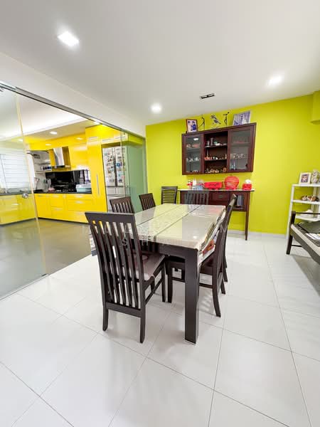 894 Tampines Street 81 HDB Flat For Sale at S$ 1,100,000 | PropertyGuru Singapore - Dining