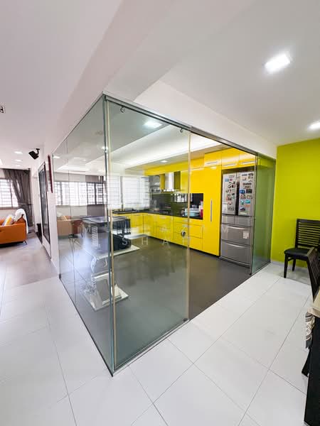 894 Tampines Street 81 HDB Flat For Sale at S$ 1,100,000 | PropertyGuru Singapore - Kitchen