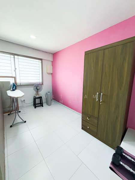 894 Tampines Street 81 HDB Flat For Sale at S$ 1,100,000 | PropertyGuru Singapore - Common Room 1