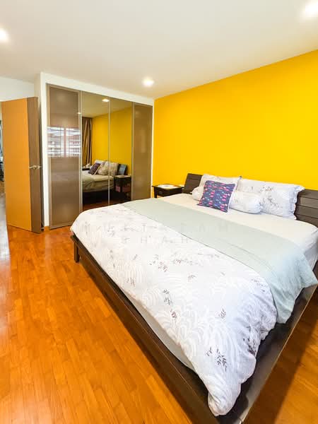 894 Tampines Street 81 HDB Flat For Sale at S$ 1,100,000 | PropertyGuru Singapore - Master Bedroom