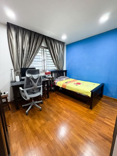 894 Tampines Street 81 HDB Flat For Sale at S$ 1,100,000 | PropertyGuru Singapore - Bedroom 2