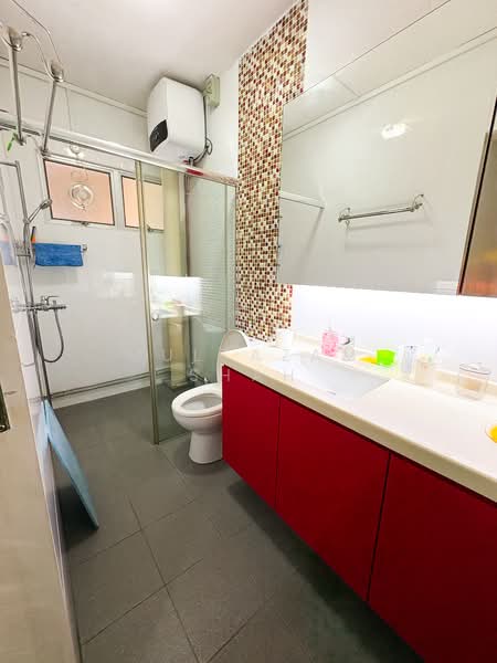894 Tampines Street 81 HDB Flat For Sale at S$ 1,100,000 | PropertyGuru Singapore - Common Bathroom