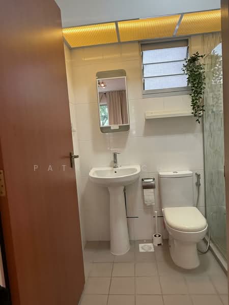 590A Ang Mo Kio Street 51 HDB Flat For Sale at S$ 898,000 | PropertyGuru Singapore - Bathroom