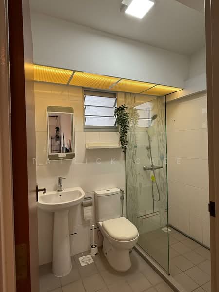 590A Ang Mo Kio Street 51 HDB Flat For Sale at S$ 898,000 | PropertyGuru Singapore - Bathroom