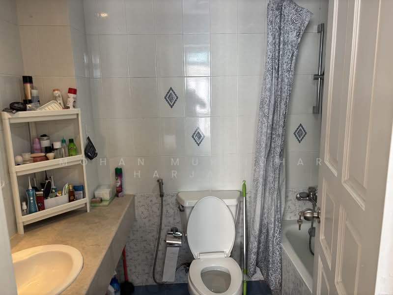 Crescendo Park, 6 Jalan Tua Kong, 3 Bedrooms, 1,475 sqft, Condominium For Sale, by Mohan Murlidhar Harjani, 500079166 - Bathroom - PropertyGuru.com.sg