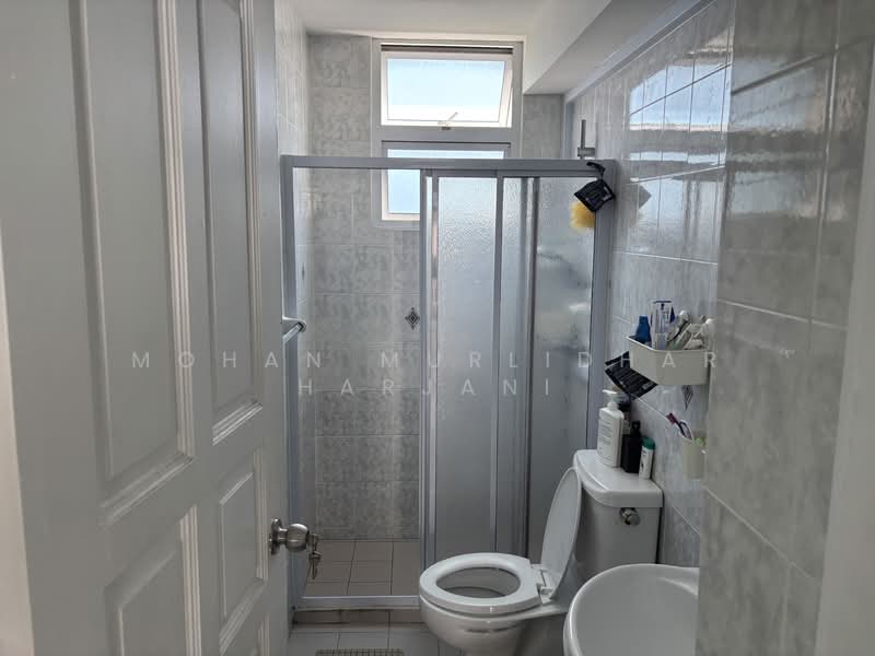 Crescendo Park, 6 Jalan Tua Kong, 3 Bedrooms, 1,475 sqft, Condominium For Sale, by Mohan Murlidhar Harjani, 500079166 - Bathroom - PropertyGuru.com.sg