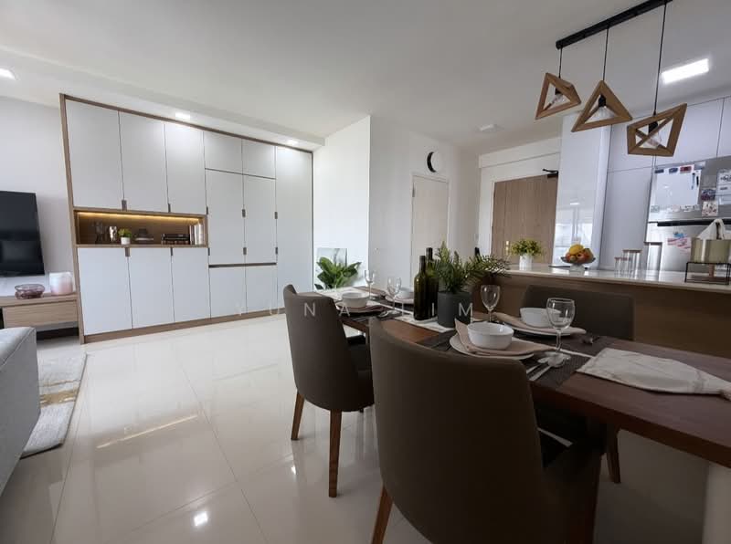 120B Edgedale Plains HDB Flat For Sale at S$ 655,000 | PropertyGuru Singapore - Dining Room