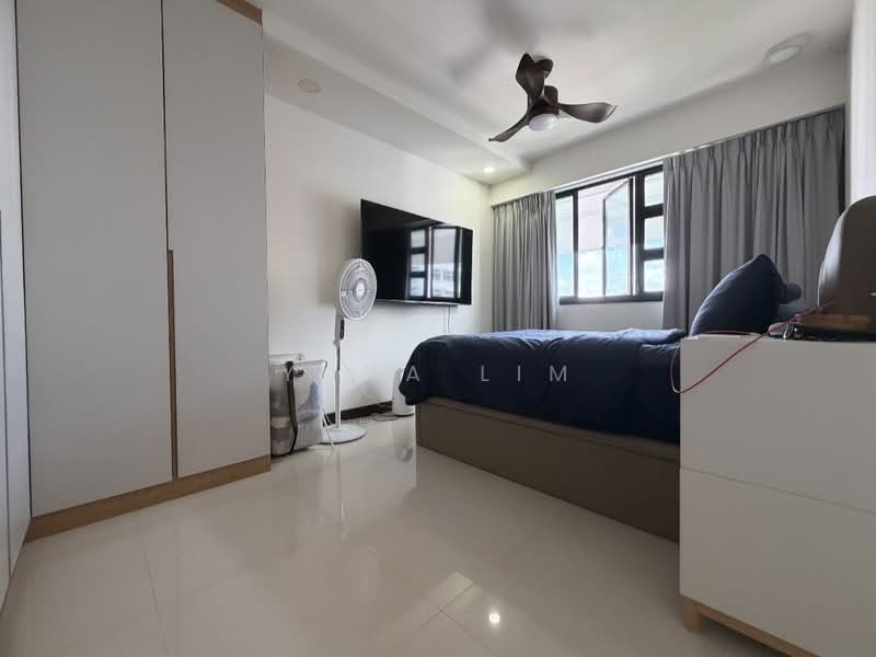 120B Edgedale Plains HDB Flat For Sale at S$ 655,000 | PropertyGuru Singapore - Bedroom