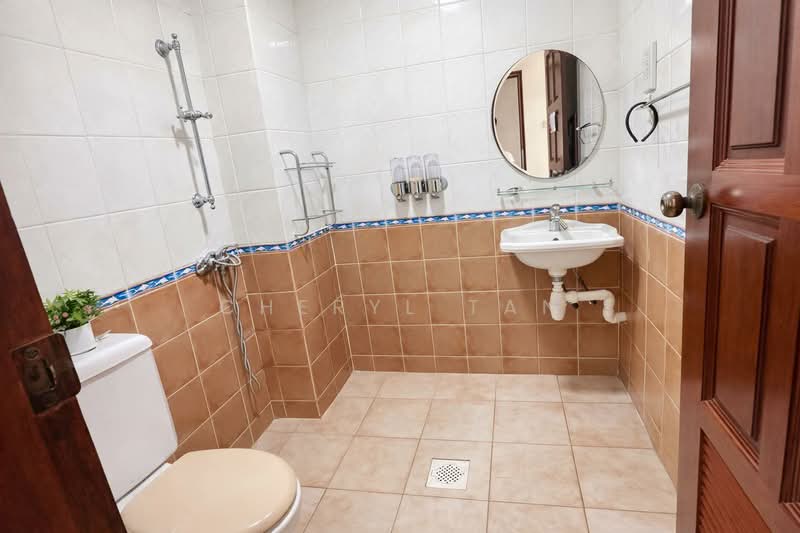 Cambridge Road Terraced House For Sale at S$ 6,200,000 | PropertyGuru Singapore - Bathroom