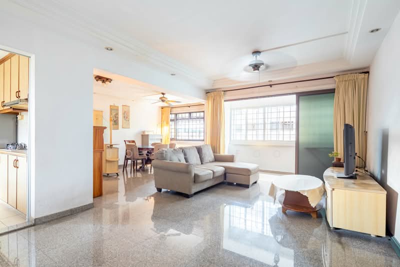699A Hougang Street 52 HDB Flat For Sale at S$ 800,000 | PropertyGuru Singapore - Living Room