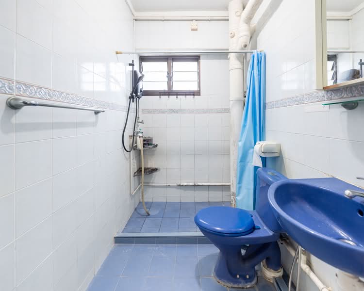 699A Hougang Street 52 HDB Flat For Sale at S$ 800,000 | PropertyGuru Singapore - Bathroom