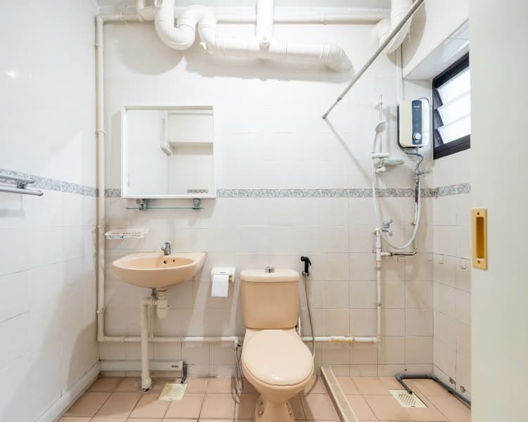 699A Hougang Street 52 HDB Flat For Sale at S$ 800,000 | PropertyGuru Singapore - Bathroom