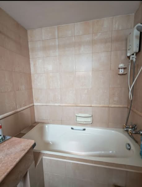 Kentish Green Apartment For Sale at S$ 1,398,888 | PropertyGuru Singapore - Bathroom