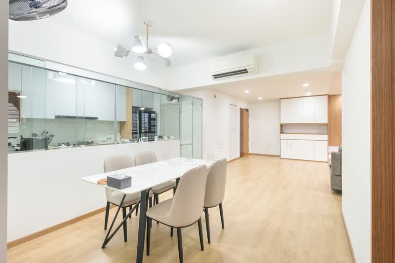 467B Bukit Batok West Avenue 9 HDB Flat For Sale at S$ 838,000 | PropertyGuru Singapore - Kitchen