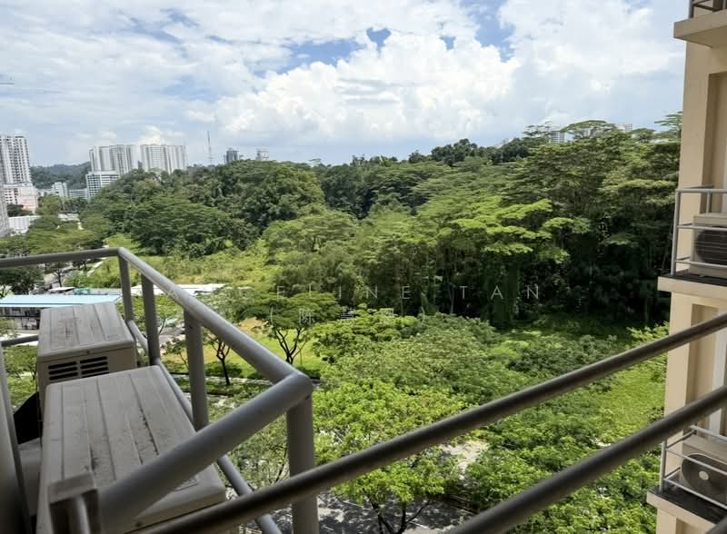 467B Bukit Batok West Avenue 9 HDB Flat For Sale at S$ 838,000 | PropertyGuru Singapore - View (Service Yard)