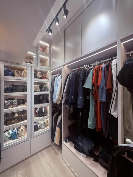 Walk-in Wardrobe