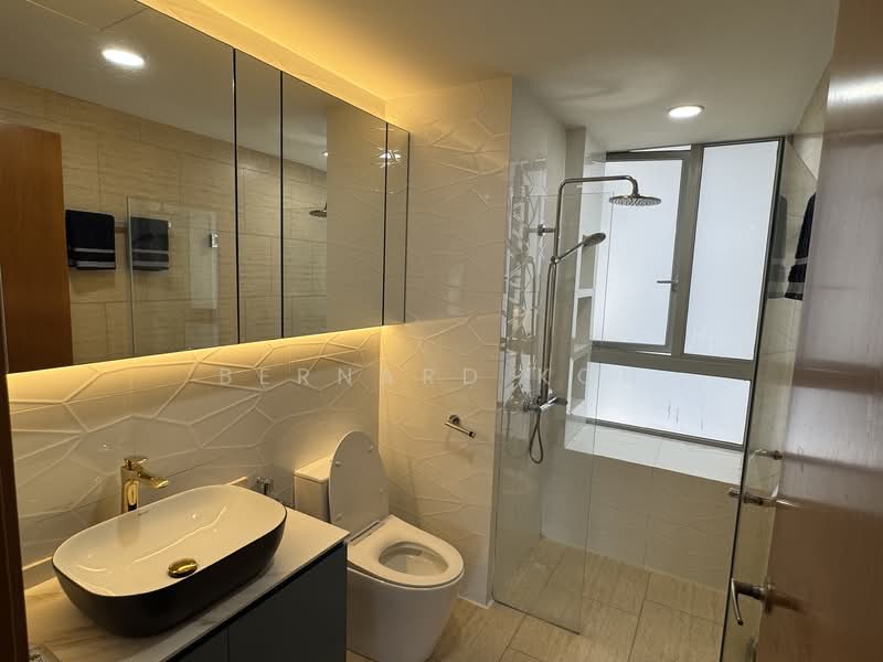 Clover By The Park Condominium For Sale at S$ 3,150,000 | PropertyGuru Singapore - common Bathroom