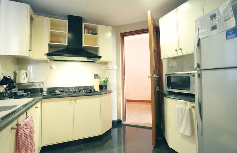 The Bayshore Condominium For Sale at S$ 1,500,000 | PropertyGuru Singapore - Kitchen