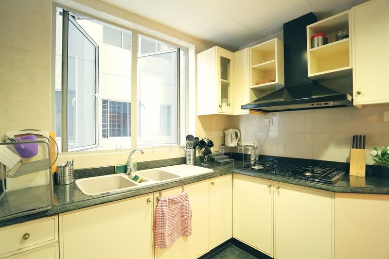 The Bayshore Condominium For Sale at S$ 1,500,000 | PropertyGuru Singapore - Kitchen