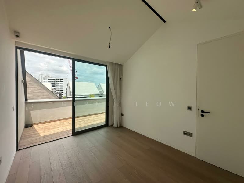 10 Evelyn Condominium For Sale at S$ 3,439,000 | PropertyGuru Singapore - Balcony